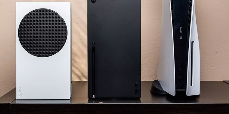 Размеры PlayStation 5 и Xbox Series X сравнили на фото