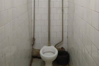 «Не праздничный» вид туалет черниговского ЗАГСа возмутил Сеть