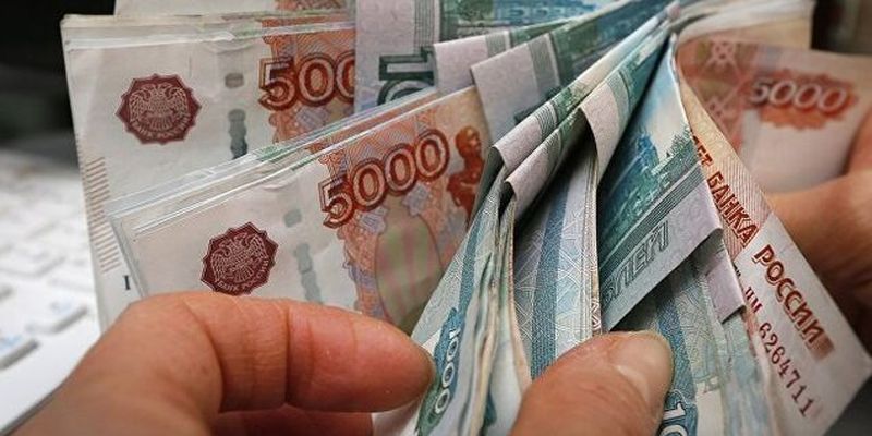 Россиянам внезапно предложили понизить зарплаты: в чем дело