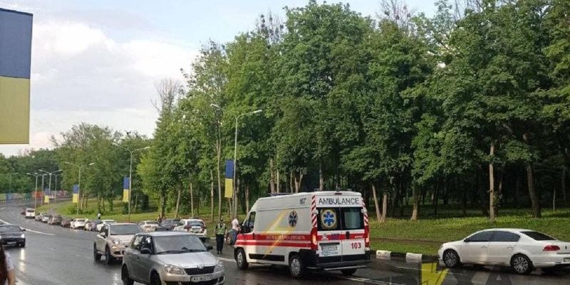 В Харькове подросток выпал из кабины канатной дороги и попал под авто