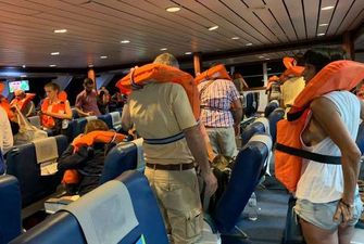 Пором на Ібіцу із 400 пасажирами сів на мілину