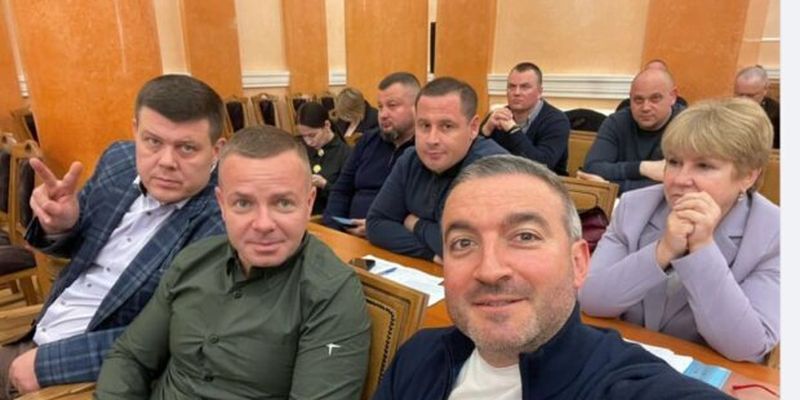 Одесский чиновник Олег Совик "налажал" с фотошопом: дорогие часы, а зарисовали примитивно