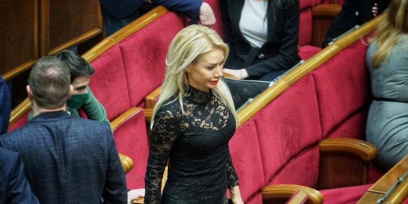 "Слуга народа" Ирина Аллахвердиева пришла в Раду в сексуальном наряде