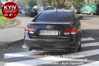 В Киеве водитель отметился феерической парковкой и "прославился": фото
