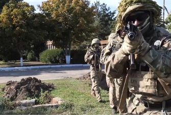 У ЗСУ показали, як військові тренуються знешкоджувати диверсантів на кордоні з окупованим Кримом