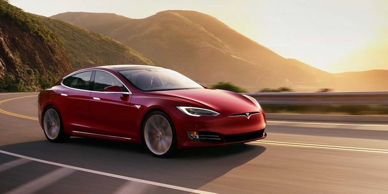 Названы самые безопасные автомобили 2022 года: Tesla снова в лидерах