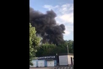 В Одессе вспыхнул масштабный пожар на бывшем военном складе