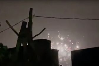 Мужчина устроил запуск фейерверков в разгар войны, видео: "Праздновал день рождения племянницы"