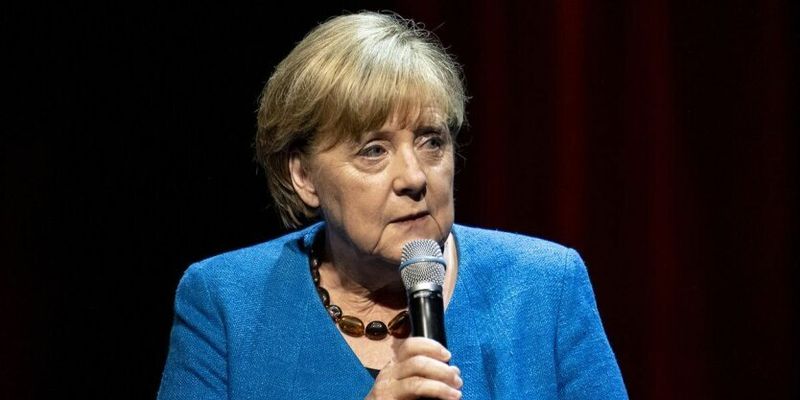 Меркель призвала ЕС и НАТО оказывать Украине полную поддержку