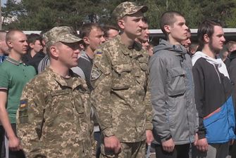 Призыв - 2021: Зеленский подписал документ, освобождающий эту категорию украинцев от службы