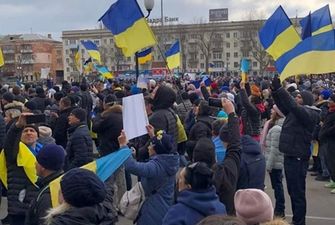 Россияне обстреляли митинг в Новой Каховке – СМИ