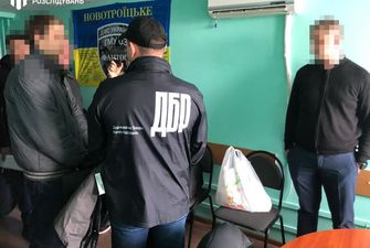 Слідчий ДФС Дніпропетровщини попався на хабарі в $11 тисяч