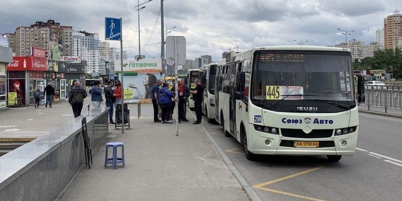 Киевлян призывают реже пользоваться личным авто и ездить общественным транспортом, — КГГА