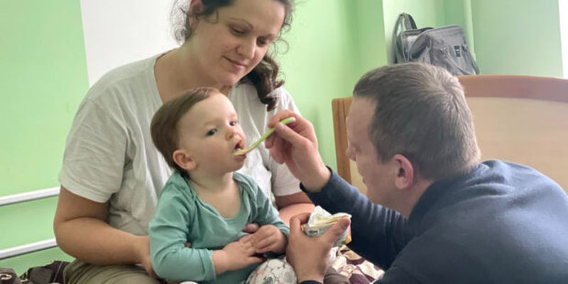 Во Львове украинско-американская команда пластических хирургов восстановила ушко годовалой девочке