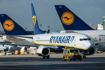 Boeing 737 авіакомпанії Ryanair спалахнув, як факел в повітрі: перші кадри з літака
