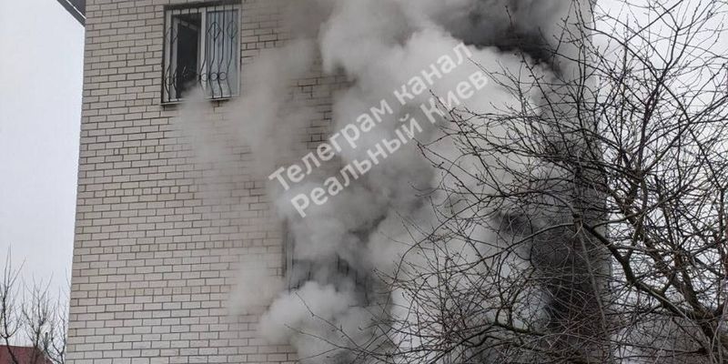 В Киеве в гараже частного дома загорелся генератор. Фото