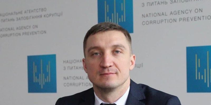 Дмитрий Калмыков, поддержанный Сытником, является главным кандидатом на главу НАПК - эксперт