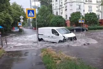 У Києві через грозу затопило вулиці