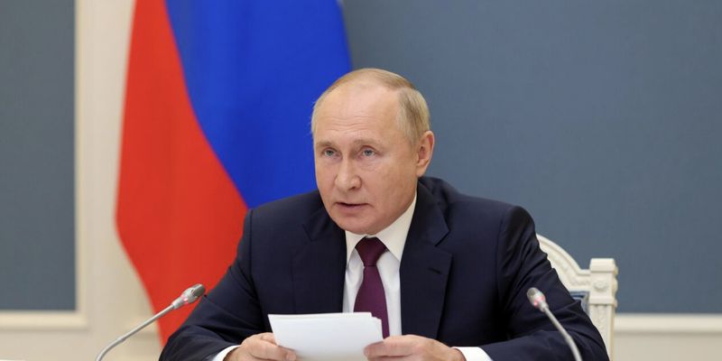 ФСБ подготовила методички для чиновников, которые учат хвалить Путина — СБУ