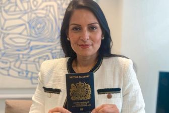 Великобританія з березня почне видавати оновлені після Brexit паспорти