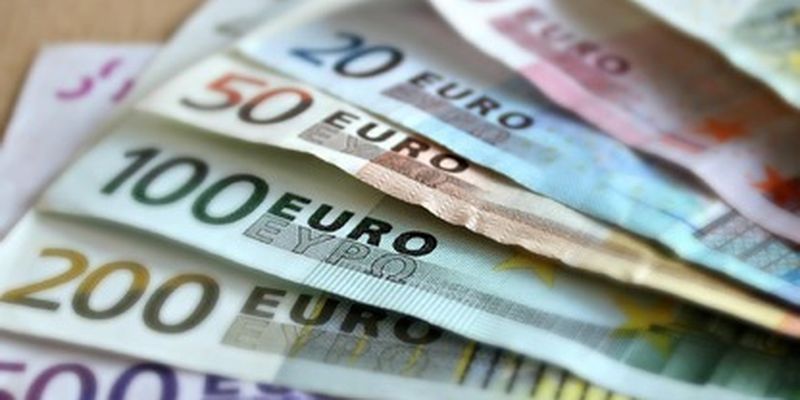 Евро превысил отметку в 40 грн: сколько стоит валюта в банках и на черном рынке