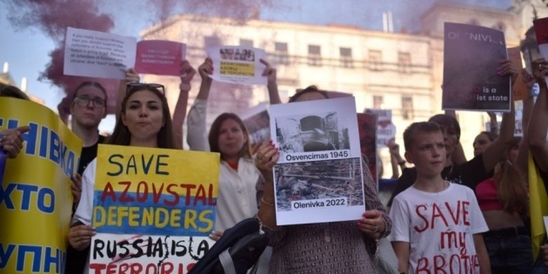 Теракт в Оленовке: во Львове вышли на акцию родные защитников «Азовстали»