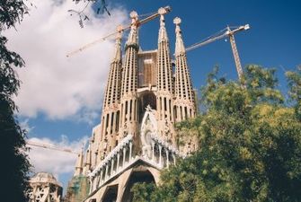 Строят 144 года: стало известно, когда завершится строительство храма Саграда Фамилия в Барселоне